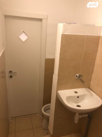 אוריאל אקוסטה 5