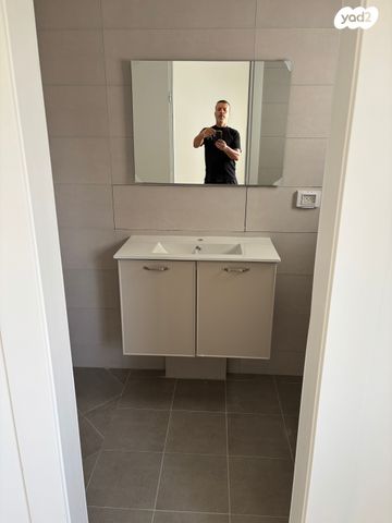 דירה, אהוד מנור 5, המוזיקה, שדרות