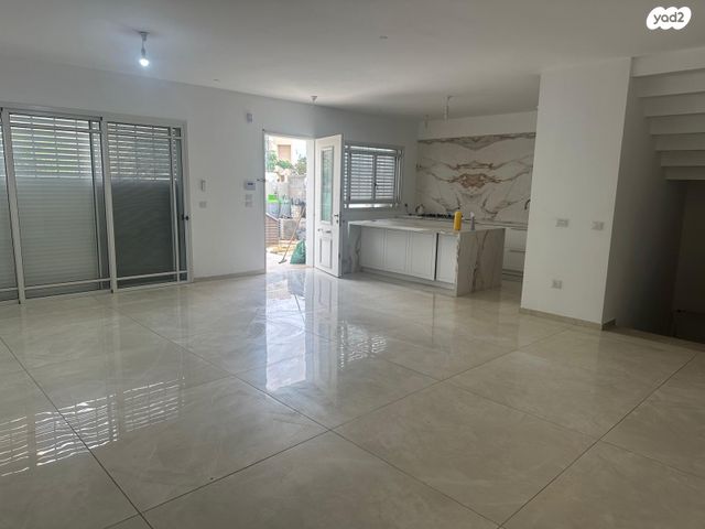 דו משפחתי, שדרות נעמי שמר 1, שאר העיר, באר יעקב