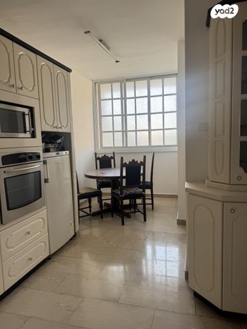 גג/ פנטהאוז, רמב"ם 22, מרכז דרום, רעננה