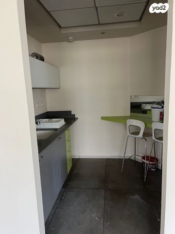 משרדים, הרכב 1, מונטיפיורי, הרכבת, תל אביב יפו