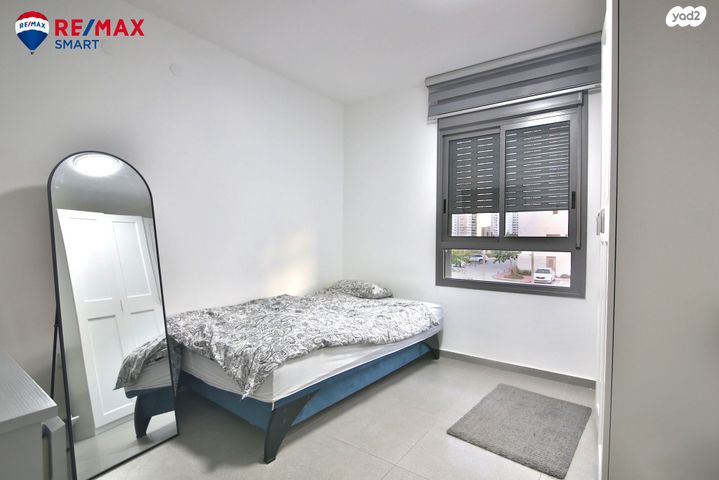 דירה, יוסף שילוח, משכנות האומנים, קרית מוצקין