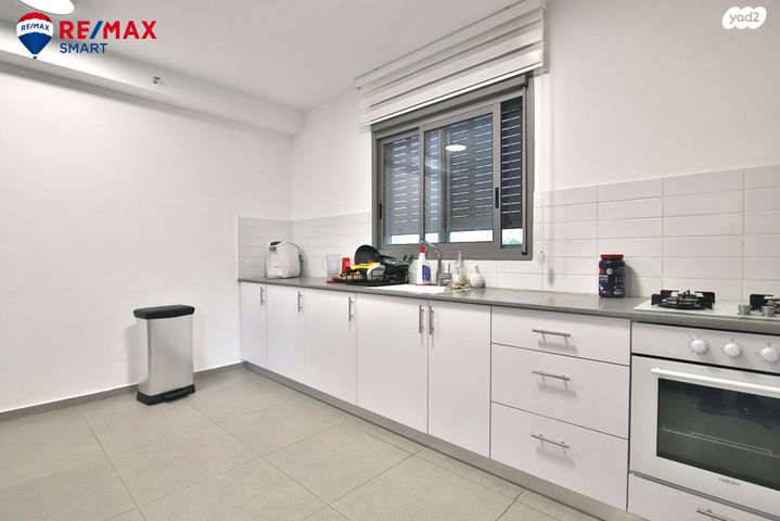 דירה, יוסף שילוח, משכנות האומנים, קרית מוצקין