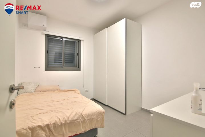 דירה, יוסף שילוח, משכנות האומנים, קרית מוצקין