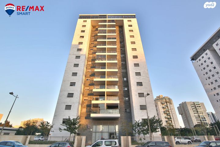 דירה, יוסף שילוח, משכנות האומנים, קרית מוצקין