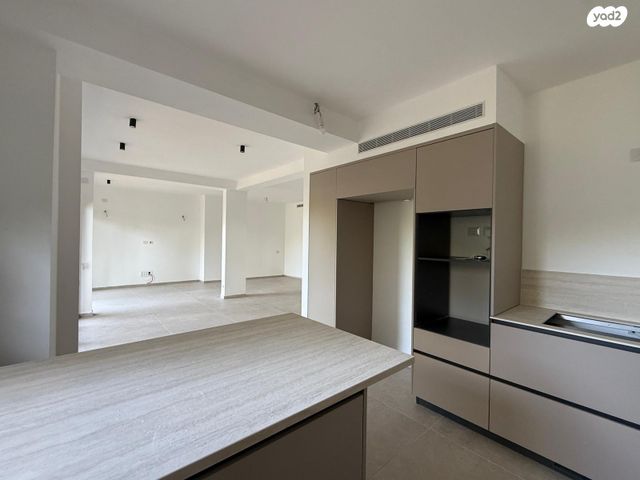 דירת גן, מרכז הכרמל, חיפה