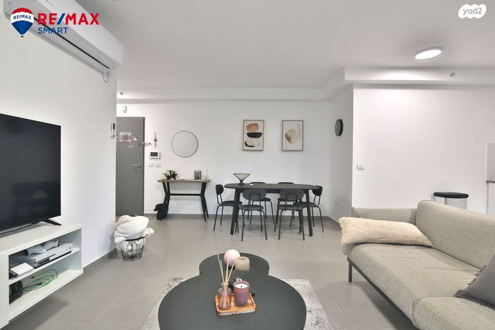 דירה, יוסף שילוח, משכנות האומנים, קרית מוצקין