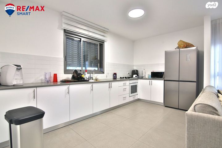 דירה, יוסף שילוח, משכנות האומנים, קרית מוצקין