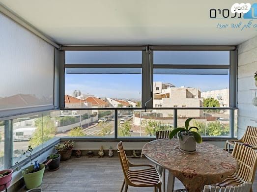 דירה, יגאל ידין, המגינים, מודיעין מכבים רעות