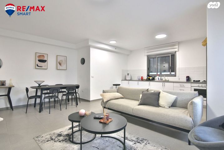 דירה, יוסף שילוח, משכנות האומנים, קרית מוצקין