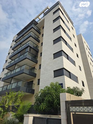 אבן גבירול 9