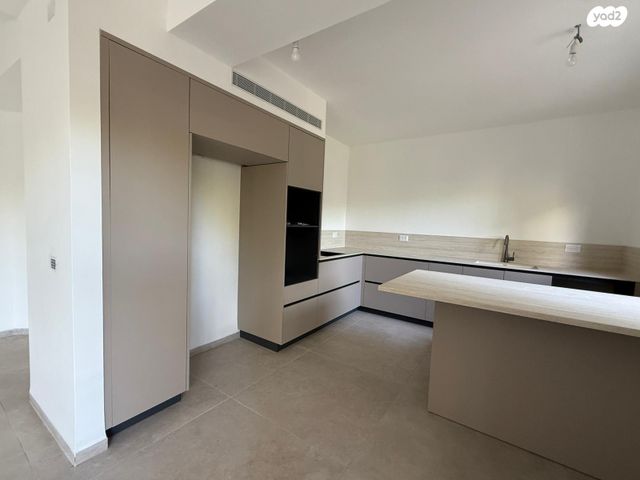 דירת גן, מרכז הכרמל, חיפה