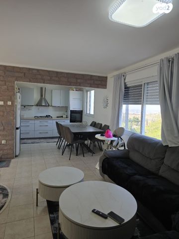 דופלקס, צוותא ב, אלפי מנשה