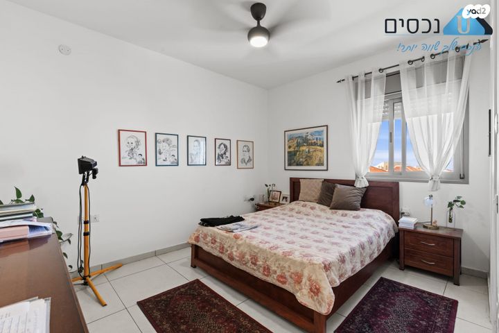 דירה, יגאל ידין, המגינים, מודיעין מכבים רעות