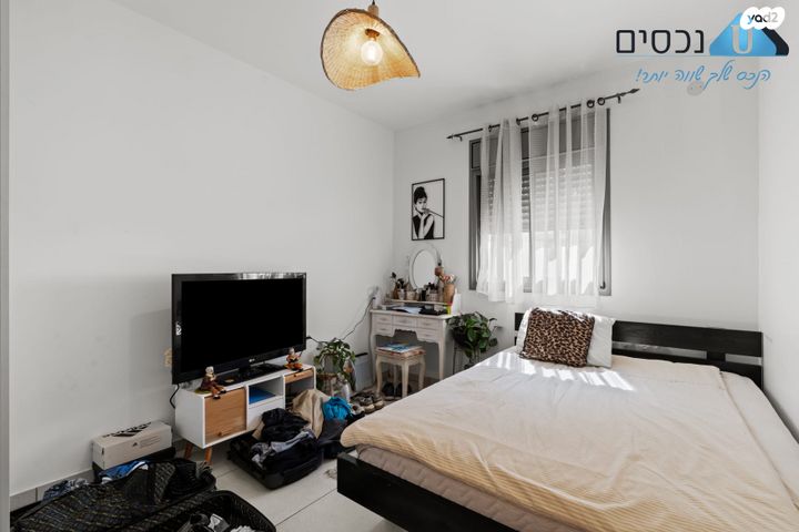 דירה, יגאל ידין, המגינים, מודיעין מכבים רעות