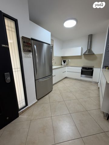 דו משפחתי, אודם, סביונים, מעלות תרשיחא