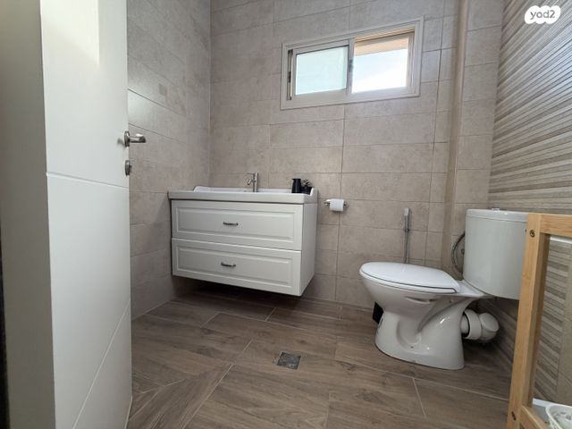 דו משפחתי, אודם, סביונים, מעלות תרשיחא