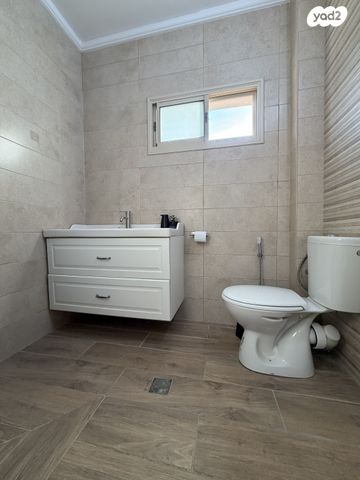 דו משפחתי, אודם, סביונים, מעלות תרשיחא