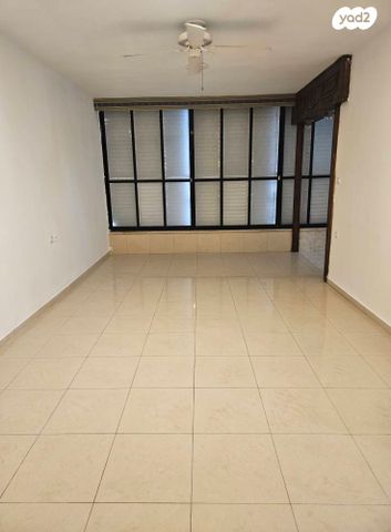 מרום נווה, רמת יצחק