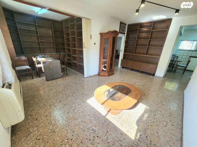 דירה, שדרות ג'יימס דה רוטשילד 8, קרית אליעזר, חיפה