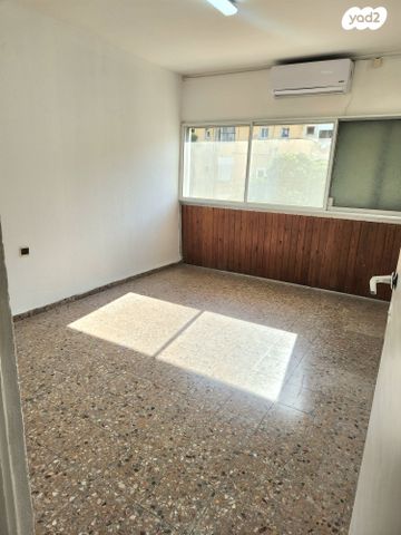 דירה, שדרות ג'יימס דה רוטשילד 8, קרית אליעזר, חיפה