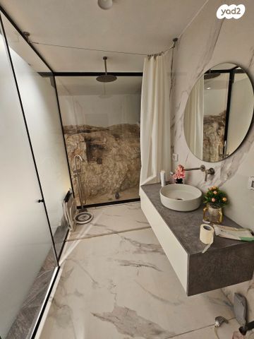 דירה, ענתות, גבעת זאב