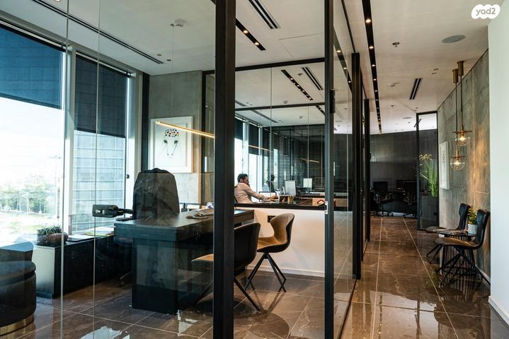 דרך מנחם בגין 150