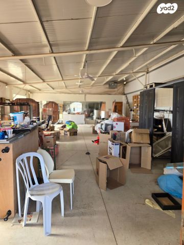 מחסנים, בני עטרות