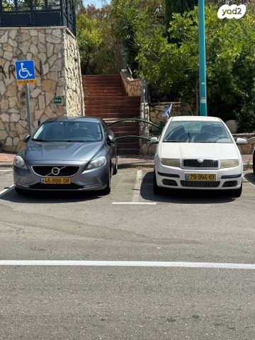 וולוו V40