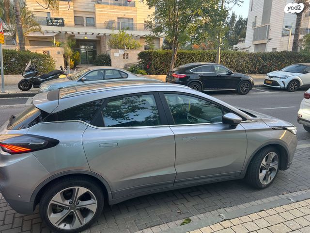 מודעת רכב ג׳ילי Geometry C