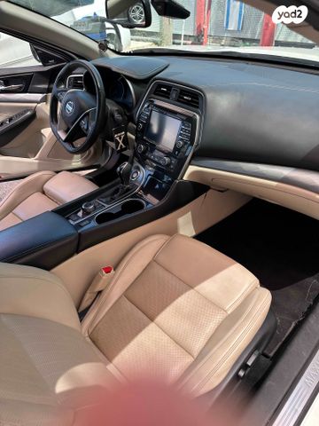 ניסאן מקסימה