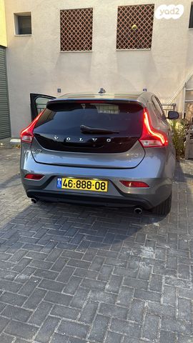 וולוו V40