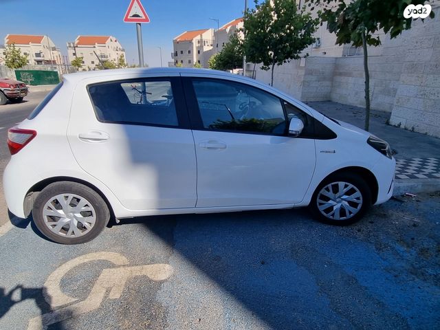 טויוטה יאריס