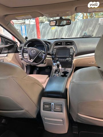 ניסאן מקסימה