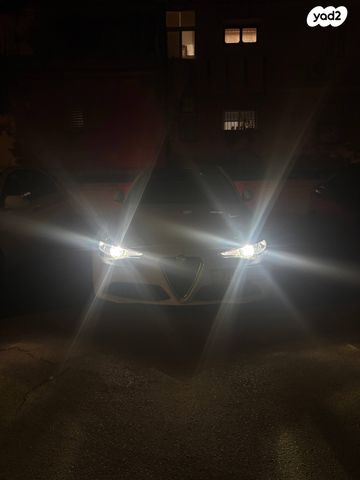 אלפא רומיאו ג'וליה