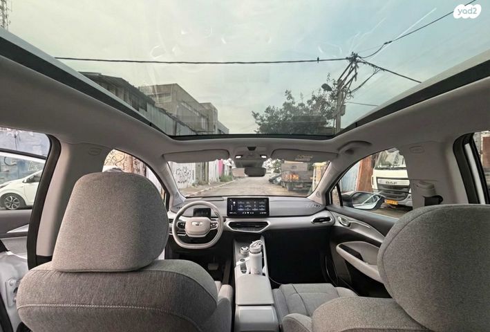 מודעת רכב ג׳ילי Geometry C