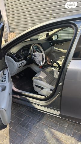 מודעת רכב וולוו V40