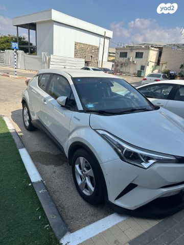 מודעת רכב טויוטה C-HR