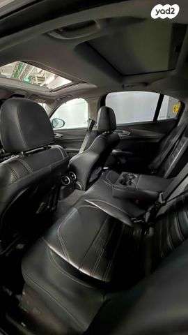 מודעת רכב אלפא רומיאו ג'וליה