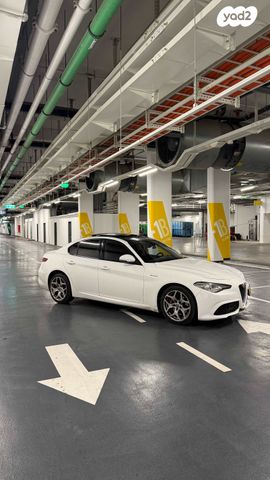 אלפא רומיאו ג'וליה