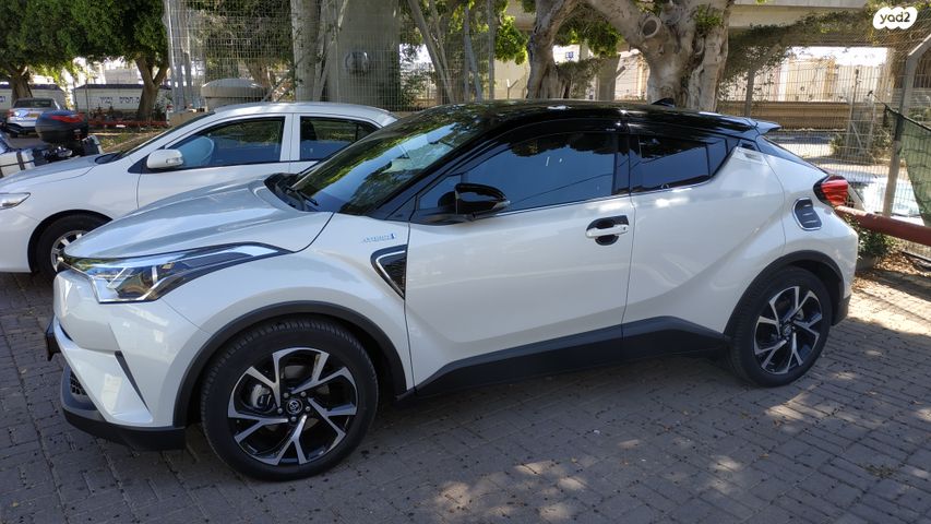 מודעת רכב טויוטה C-HR