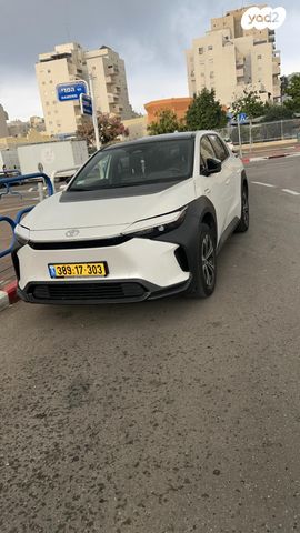מודעת רכב טויוטה bZ4X