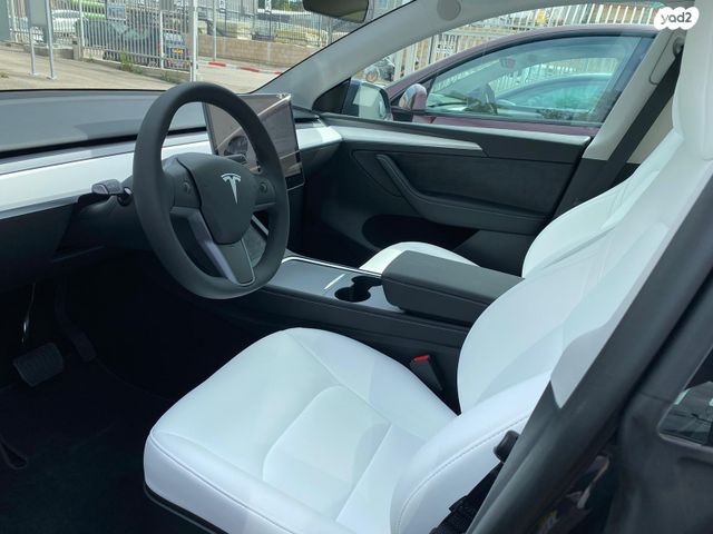 מודעת רכב טסלה מודל Y