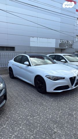 מודעת רכב אלפא רומיאו ג'וליה