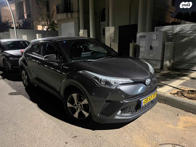 מודעת רכב טויוטה C-HR