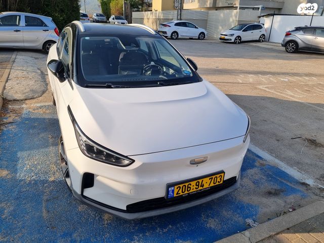 מודעת רכב ג׳ילי Geometry C