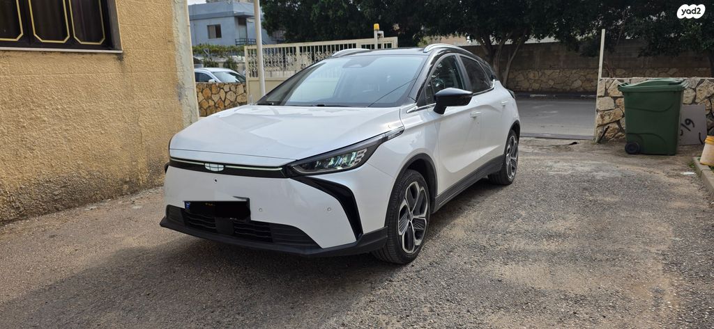 מודעת רכב ג׳ילי Geometry C