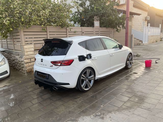 מודעת רכב סיאט לאון