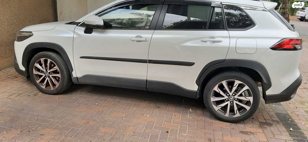 מודעת רכב טויוטה קורולה קרוס