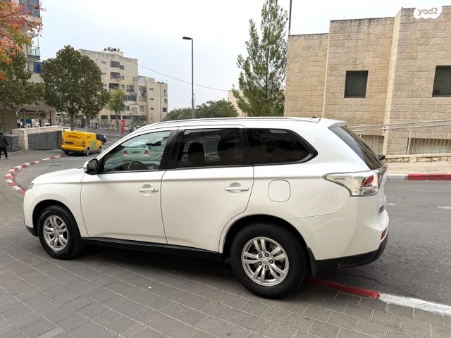 מיצובישי אאוטלנדר